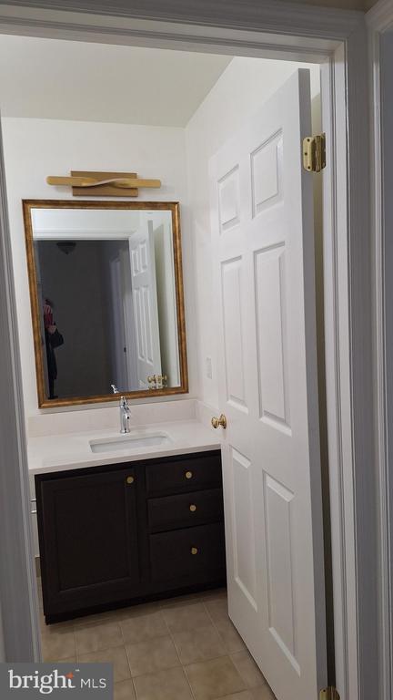 Building Photo - 102 Royal Ct Ln