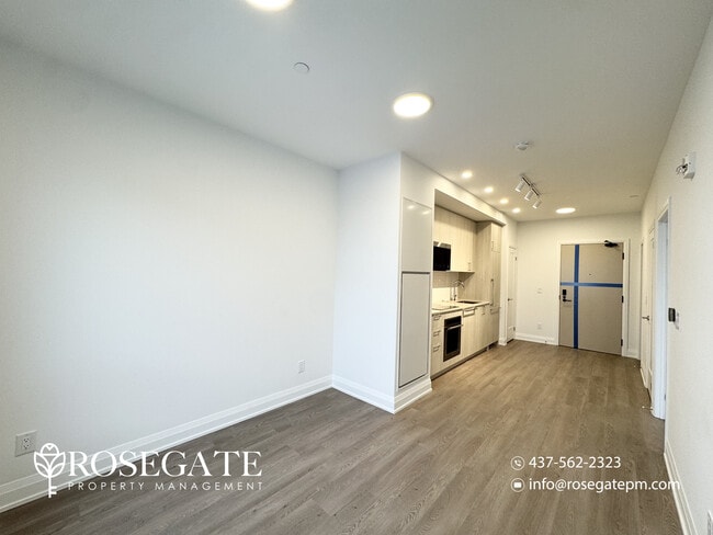 Building Photo - Modern 1 Bedroom + Den (Potential 2nd Bedroom) Condo with Parking & Balcony