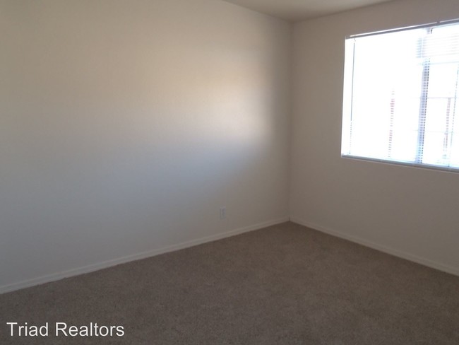 Building Photo - 5996 Mojave Ave