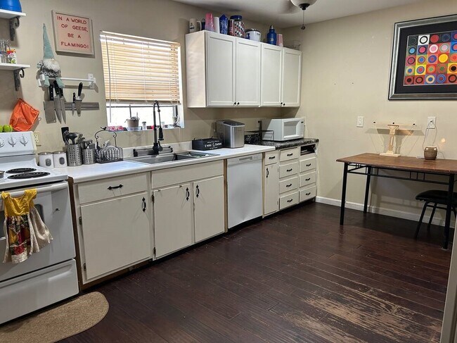 Foto del edificio - 5511 Ridge Rd
