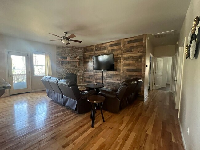 Building Photo - Beautiful Single Level Home In Alta Sierra