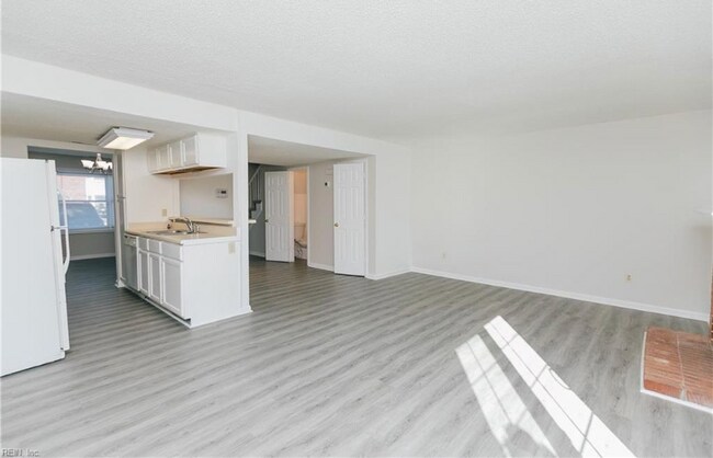 Living Area - 1944 Darnell Dr