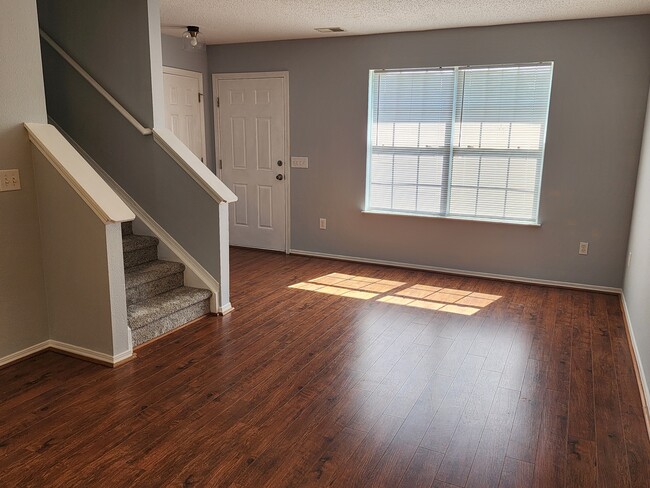 Entry - 6 Hideaway Ct