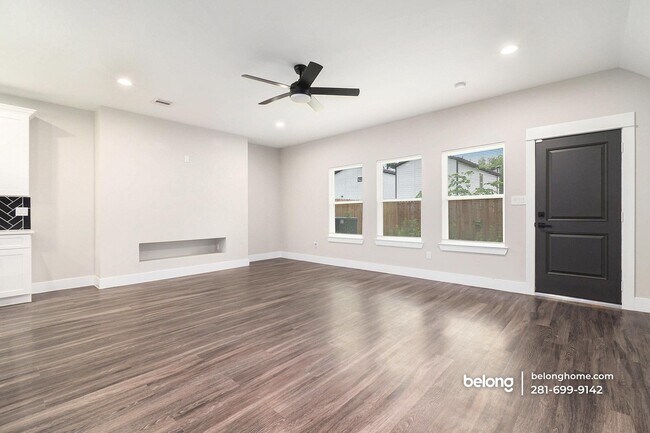 Building Photo - 8119 Venus St