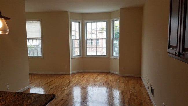 Building Photo - 141 Ege Ave