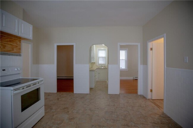 Building Photo - 98 Penn St