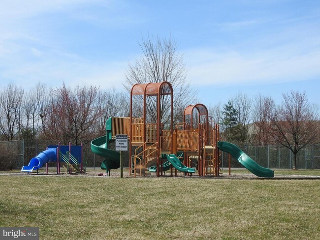 Building Photo - 595 Cawley Dr