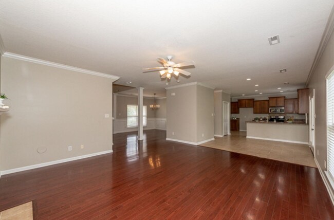 Building Photo - West Knoxville 37932 - 4 bedroom, 2.5 bath...