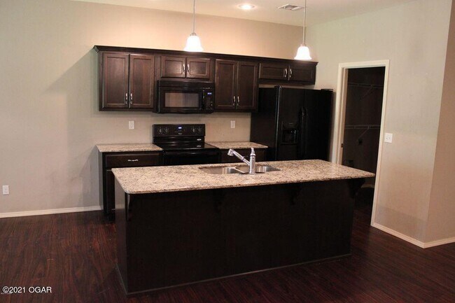 Building Photo - 5061 Raintree Cir