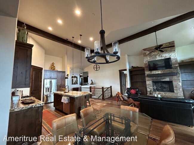 Building Photo - 3 br, 3.5 bath House - 688 N Explorer Peak Dr