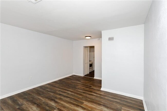 Foto del edificio - 560 Winton Terrace NE