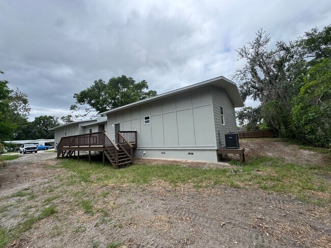 Foto del edificio - 923 Hagle Park Rd