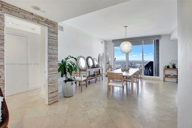 Foto del edificio - 781 Crandon Blvd