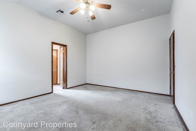 Building Photo - 4 br, 2 bath House - 2701 SE 97th Street