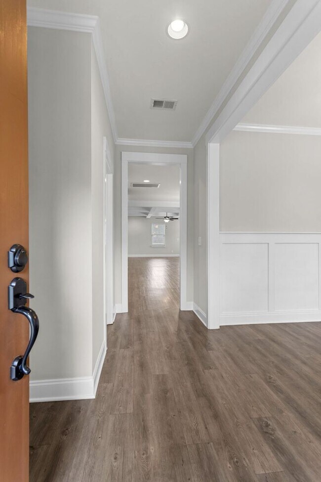 Foto del edificio - 3BR Home with Bonus Loft & Spa-Inspired Pr...
