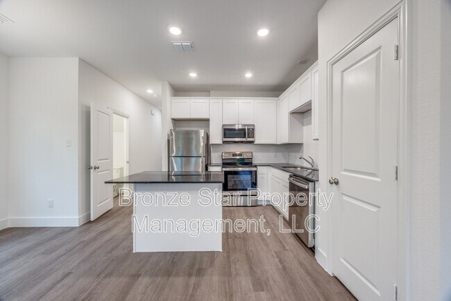 Foto del edificio - 412 E 7th St