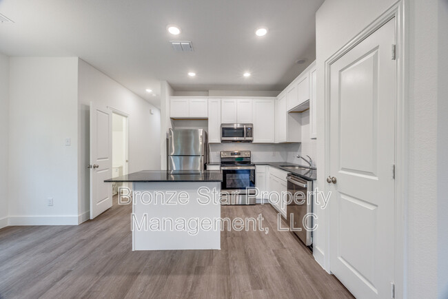 Foto del edificio - 414 E 7th St