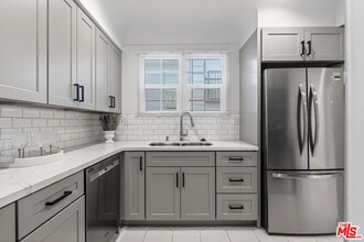 Building Photo - 906 Croft Ave