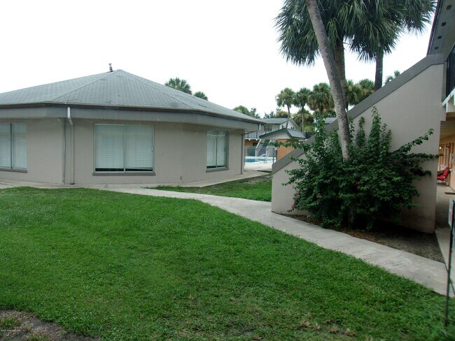 Foto del edificio - 1711 Dixon Blvd