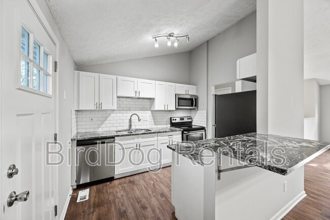 Foto del edificio - 5970 Almina Dr