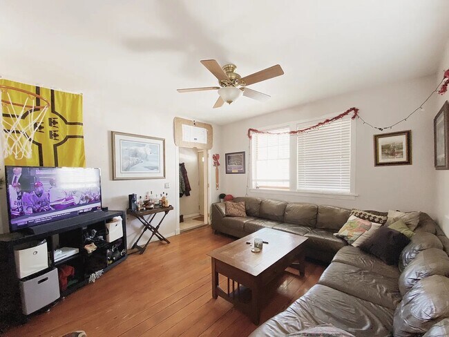 Foto del edificio - 632 Quincy St NE
