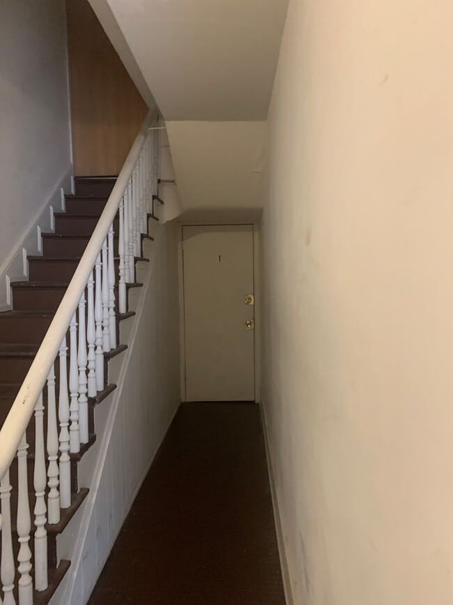 Building Photo - 1st Floor 1 Bedroom Apartment-York City SD