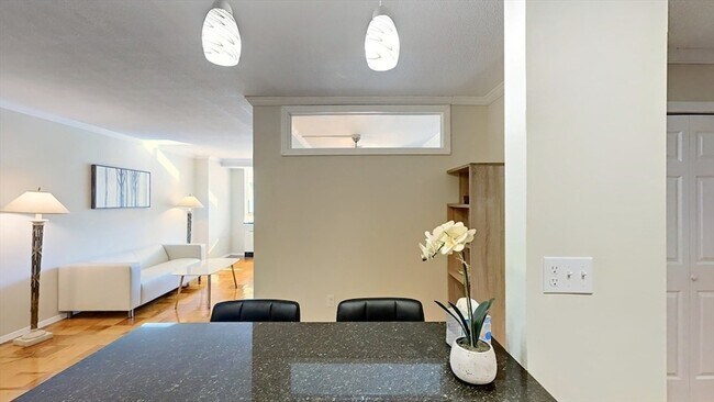 Foto del edificio - 2 Hawthorne Pl
