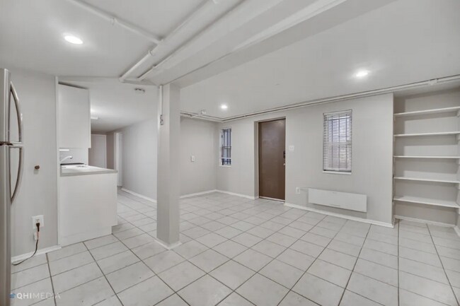 Building Photo - 1657 N Francisco Ave