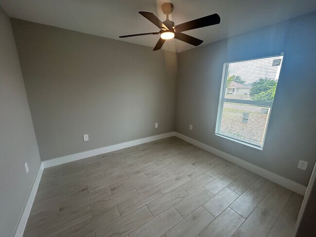 Foto del edificio - Brand new construction never lived in 4/3