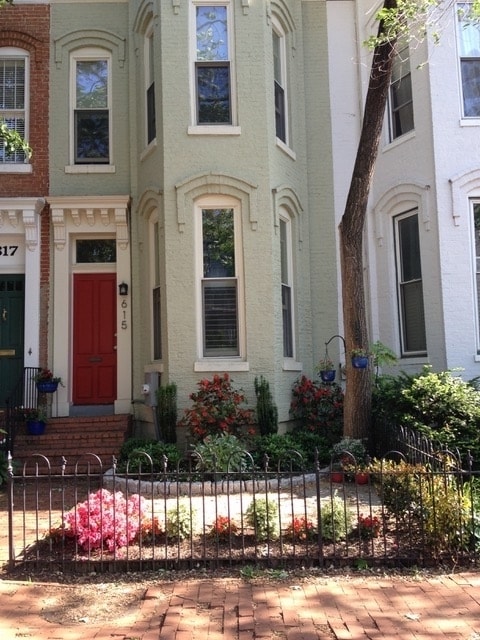 Building Photo - 615 A St SE