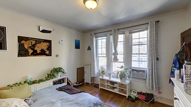 Photo - 2-Bed Split with Heat and Hot Water Includ... Apartment