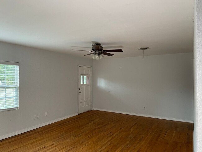 Building Photo - SHORT-TERM LEASE AVAILABLE THROUGH 6/30/24