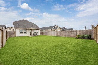 Building Photo - 7122 Clearwater Cv Dr