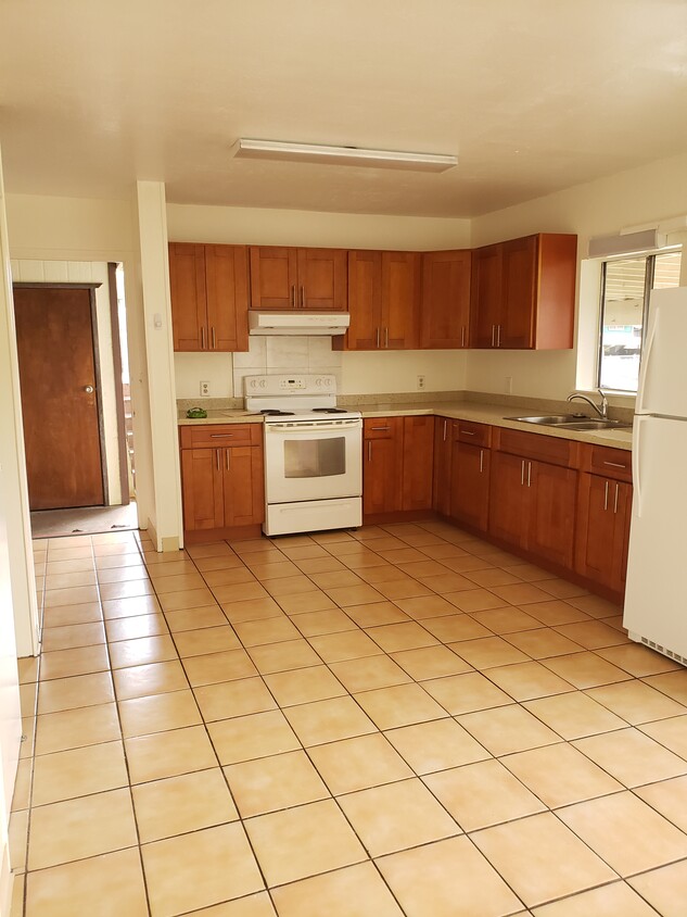 Kitchen - 1915 Ulana St