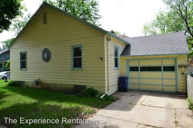 Building Photo - 2 br, 1 bath House - 801 S. Summit Ave.