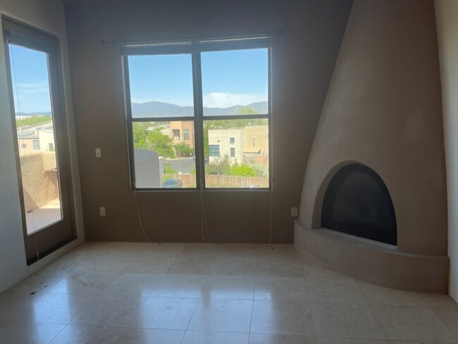 Building Photo - 1405 Vegas Verdes Dr