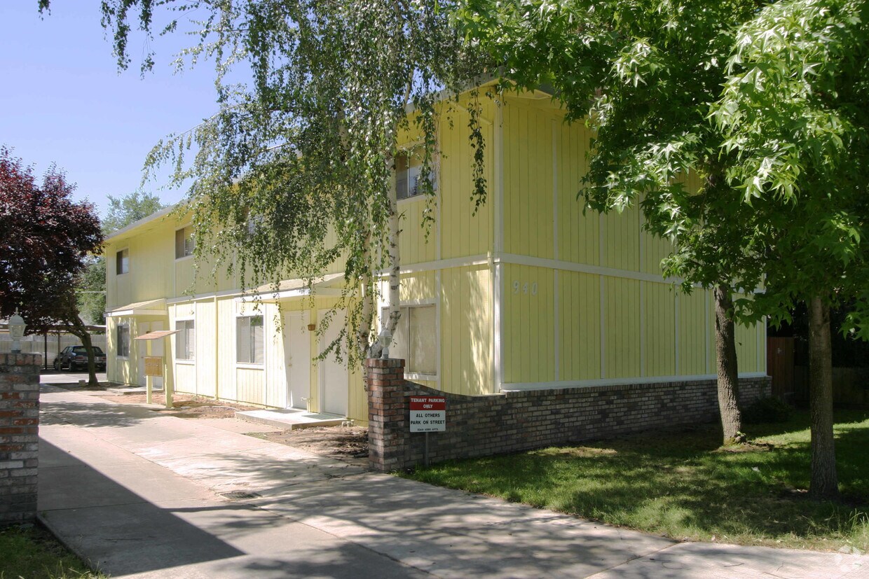 Primary Photo - 940 Edan Ave