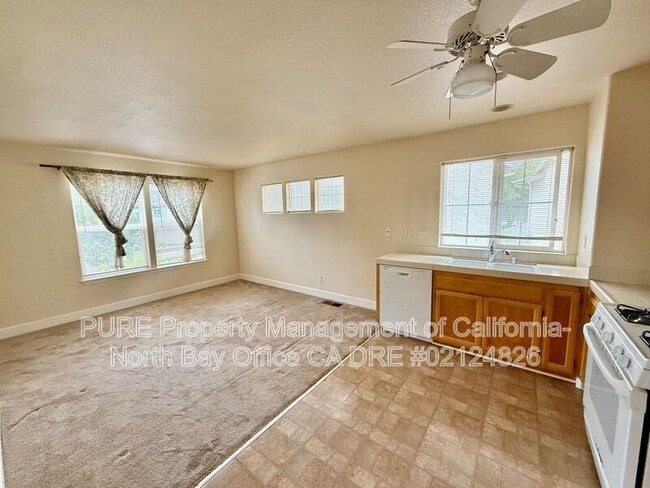 Building Photo - 565 Jorgensen St
