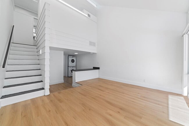 Building Photo - 1951 NE 51st St