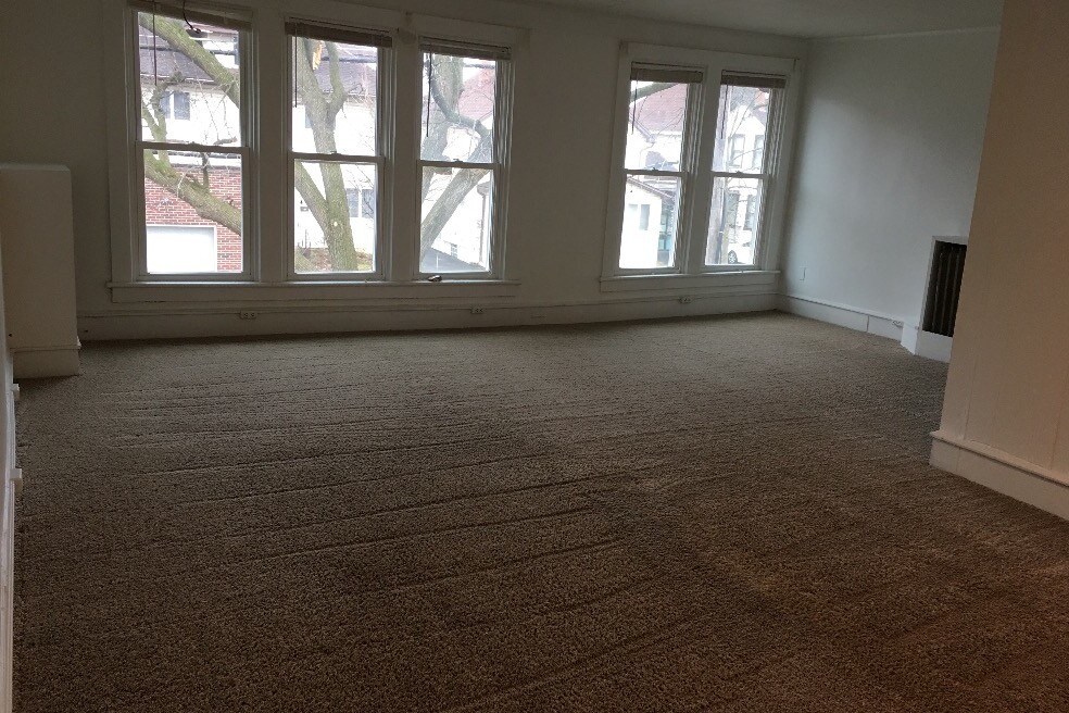Living room - 18 E Union St