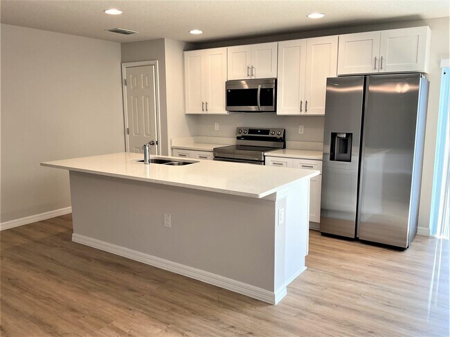 Building Photo - 542 Fort Pierce St SW