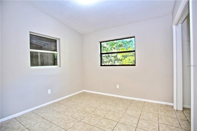 Building Photo - 6204 Perrine Dr