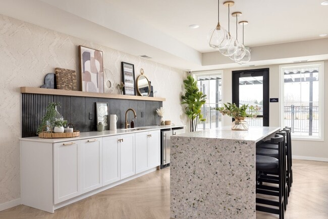 Interior Photo - Current 33