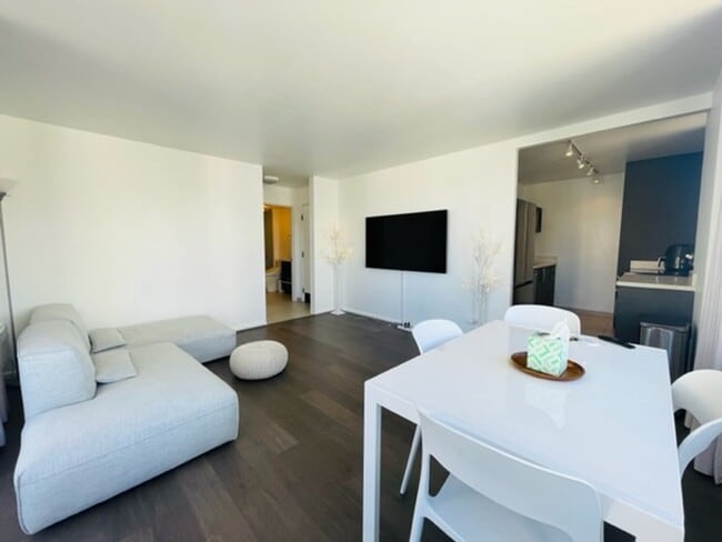Building Photo - FURNISHED 1 Bedroom, 1 Bathroom, 1 Parking...