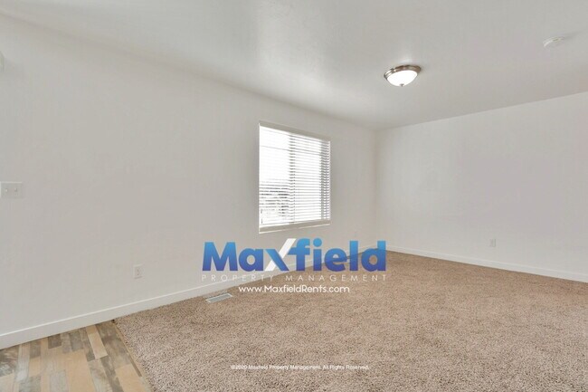 Building Photo - $1000 Off Rent -Townhouse Draper - 3 BD 2.5 BA 2 GA - 2250 Square Feet - New Carpet