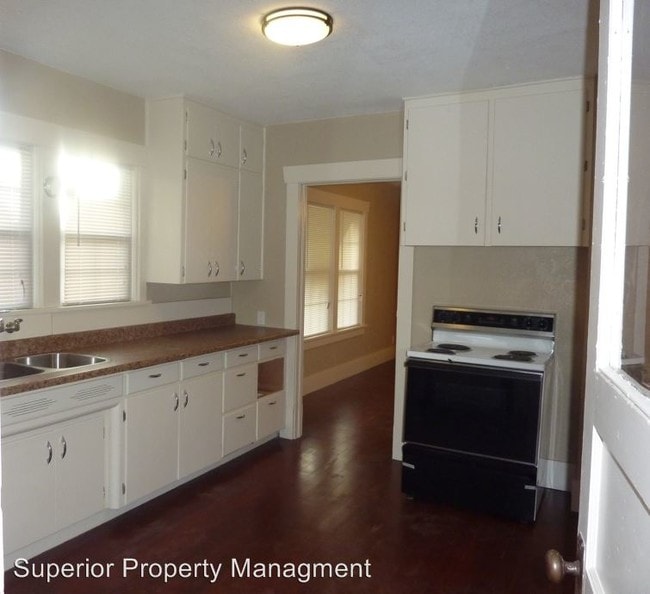 Building Photo - 420 4th St
