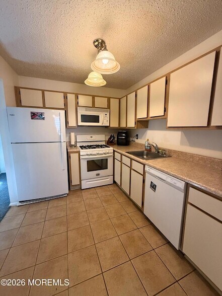 Foto del edificio - 305 Wildflower Ct