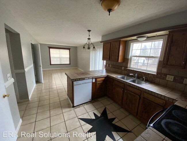 Building Photo - 4 br, 2.5 bath House - 1950 Dyer Road 1950