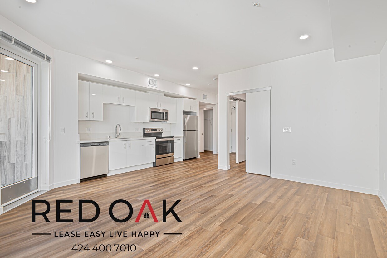 Primary Photo - Fabulous One Bedroom with a Bonus Den, Pri...