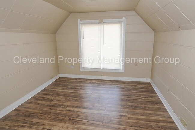 Building Photo - 1322 Thoreau Rd